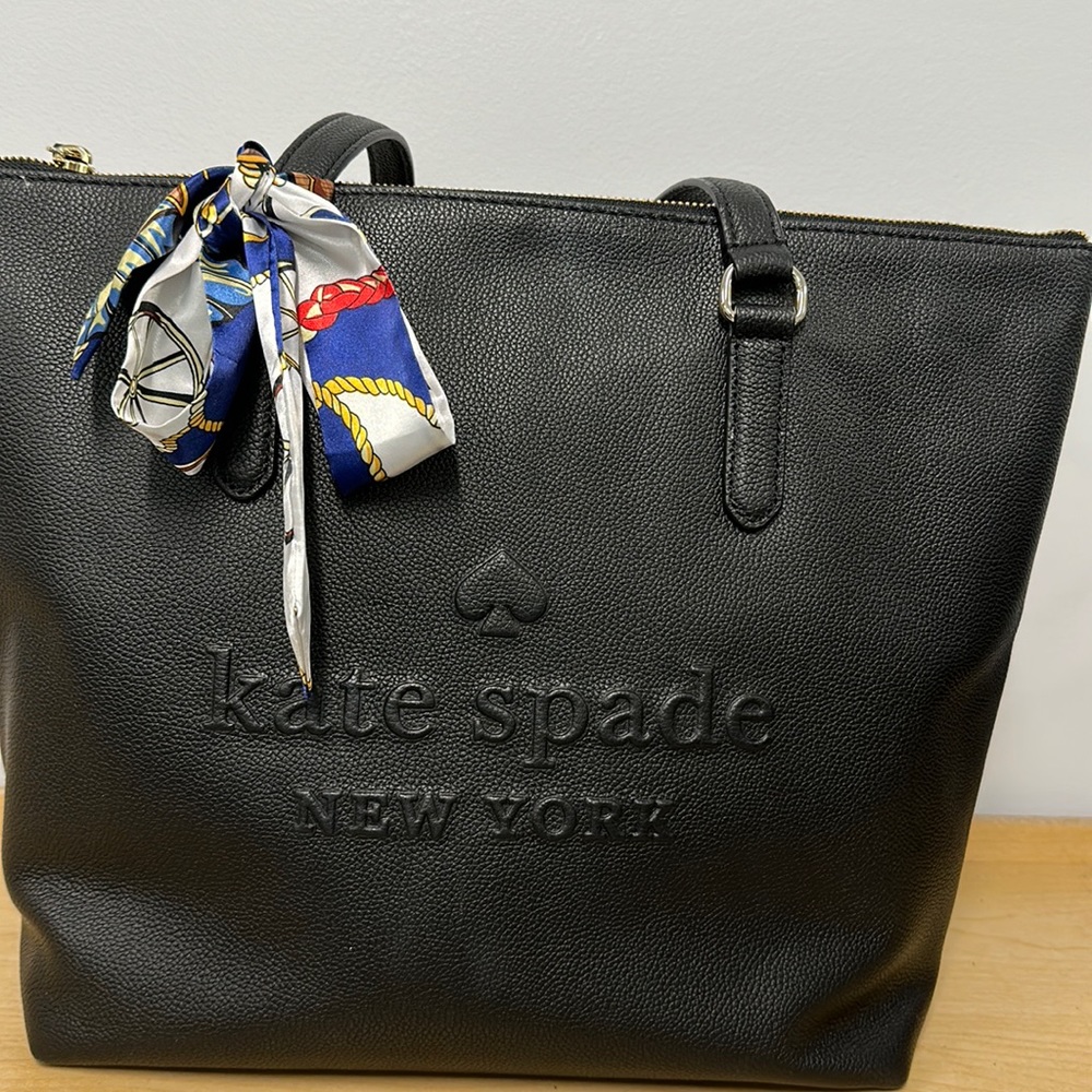 Kate Spade Larchmont Avenue Logo Penny tote in black